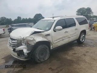 2013 Cadillac Escalade ESV Luxury z VIN 1GYS3HEF8DR111533, wystawiony jako Copart lot #56852025 z przebiegiem 122 700 mil mil oraz Szkoda całkowita • Salvage title. Historia ofert i sprzedaży dostępna na DreamBid. Obrazek 1.