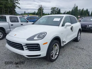 2019 Porsche Cayenne E-Hybrid z VIN WP1AE2AY0KDA52065, wystawiony jako IAAI lot #42687097 z przebiegiem 53 670 mil mil oraz . Historia ofert i sprzedaży dostępna na DreamBid. Obrazek 18.