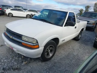 2000 Chevrolet S-10 LS with VIN 1GCCS1459YK284084, listed as a IAAI auction lot 41264083 with 218,911 mi miles. Bid and sale history available at carsss.com. Image 2.