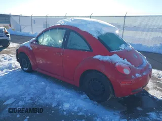 2010 Volkswagen New Beetle Coupe with VIN 3VWPW3AG3AM006204, listed as a IAAI auction lot 41265307 with 147,702 mi miles. Bid and sale history available at carsss.com. Image 3.