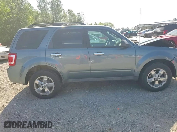 2012 Ford Escape XLT z VIN 1FMCU9DG1CKC54737, wystawiony jako Copart lot #59902055 z przebiegiem 206 067 mil mil oraz Szkoda całkowita • Salvage title. Historia ofert i sprzedaży dostępna na DreamBid. Obrazek 14.