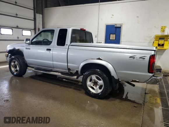 2000 Nissan Frontier XE z VIN 1N6ED26Y2YC369789, wystawiony jako Copart lot #53255695 z przebiegiem 165 792 mil mil oraz Czysty tytuł • Clean title. Historia ofert i sprzedaży dostępna na DreamBid. Obrazek 2.