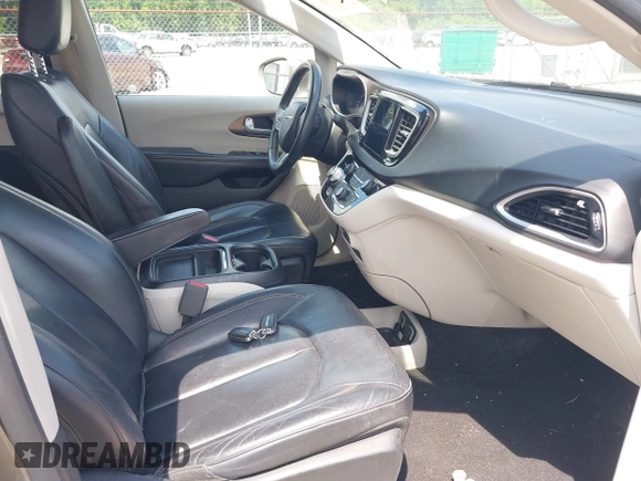 2017 Chrysler Pacifica Touring L z VIN 2C4RC1BG9HR668654, wystawiony jako IAAI lot #42452032 z przebiegiem 170 018 mil mil oraz . Historia ofert i sprzedaży dostępna na DreamBid. Obrazek 5.