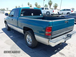 1999 Dodge 1500 z VIN 3B7HC13Y8XG207548, wystawiony jako IAAI lot #42525437 z przebiegiem 182 410 mil mil oraz . Historia ofert i sprzedaży dostępna na DreamBid. Obrazek 3.