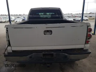2002 GMC Sierra 1500HD SLE z VIN 1GTGK13U12F187178, wystawiony jako Copart lot #86453504 z przebiegiem 187 711 mil mil oraz Szkody całkowita. Historia ofert i sprzedaży dostępna na DreamBid. Obrazek 6.