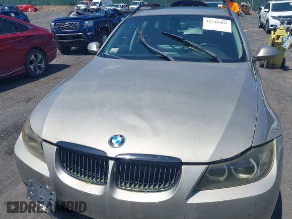 2008 BMW 3 Series 328xi z VIN WBAVT73588FZ37374, wystawiony jako IAAI lot #42746081 z przebiegiem 217 303 mil mil oraz . Historia ofert i sprzedaży dostępna na DreamBid. Obrazek 6.
