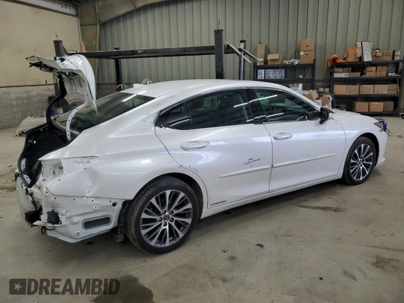 2021 Lexus ES with VIN 58ADA1C14MU011370, listed as a Copart auction lot 44731125 with 47,681 mi miles and Salvage Title. Bid and sale history available at carsss.com. Image 3.
