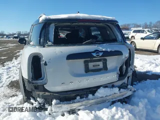 2018 MINI Countryman Cooper S z VIN WMZYT5C39J3E19190, wystawiony jako IAAI lot #41364349 z przebiegiem 44 941 mil mil oraz . Historia ofert i sprzedaży dostępna na DreamBid. Obrazek 6.