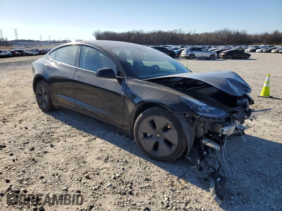 2022 Tesla Model 3 with VIN 5YJ3E1EA2NF317860, listed as a Copart auction lot 47372235 with 44,057 mi miles and Salvage Title. Bid and sale history available at DreamBid. Image 4.