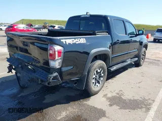 2021 Toyota Tacoma SR z VIN 3TMCZ5AN3MM421868, wystawiony jako IAAI lot #42003665 z przebiegiem 39 380 mil mil oraz . Historia ofert i sprzedaży dostępna na DreamBid. Obrazek 4.