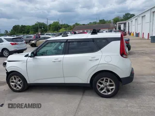 2020 Kia Soul LX with VIN KNDJ23AU6L7718360, listed as a IAAI auction lot 41975575 with 39,432 mi miles. Bid and sale history available at carsss.com. Image 15.