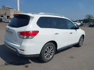 2015 Nissan Pathfinder S z VIN 5N1AR2MN2FC686217, wystawiony jako IAAI lot #42491000 z przebiegiem 144 092 mil mil oraz . Historia ofert i sprzedaży dostępna na DreamBid. Obrazek 4.