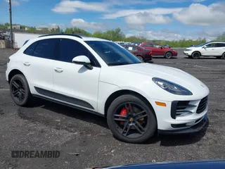 2021 Porsche Macan z VIN WP1AA2A59MLB10281, wystawiony jako IAAI lot #42219768 z przebiegiem 62 975 mil mil oraz . Historia ofert i sprzedaży dostępna na DreamBid. Obrazek 1.