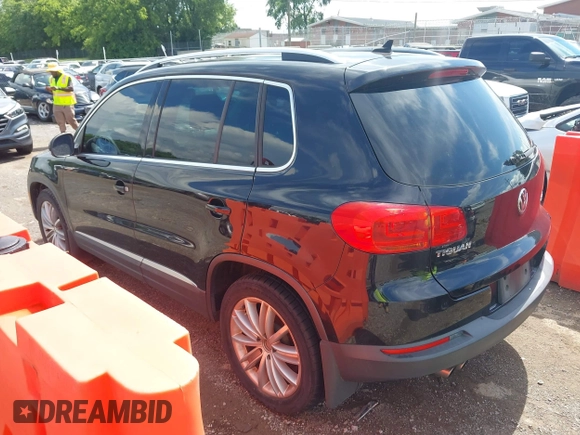 2015 Volkswagen Tiguan SE с VIN WVGAV7AX7FW510549, выставлен на аукционе IAAI как лот 42652715 с пробегом 152 488 миль миль и . История ставок и продаж доступна на DreamBid. Изображение 3.