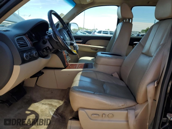2008 Chevrolet Suburban LTZ z VIN 1GNFK16308R212830, wystawiony jako Copart lot #56477205 z przebiegiem 218 676 mil mil oraz Czysty tytuł • Clean title. Historia ofert i sprzedaży dostępna na DreamBid. Obrazek 7.