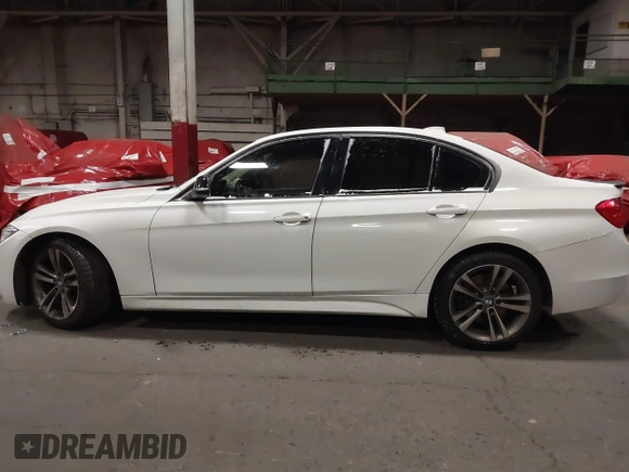 2013 BMW 3 Series 335i с VIN WBA3A9G50DNP37947, выставлен на аукционе IAAI как лот 41568877 с пробегом 82 467 миль миль и . История ставок и продаж доступна на DreamBid. Изображение 14.