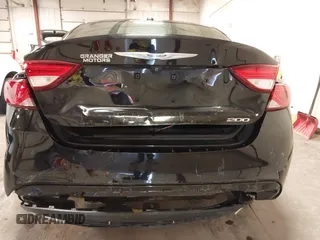 2015 Chrysler 200 Limited с VIN 1C3CCCAB1FN533366, выставлен на аукционе IAAI как лот 41921928 с пробегом 106 904 миль миль и . История ставок и продаж доступна на DreamBid. Изображение 18.