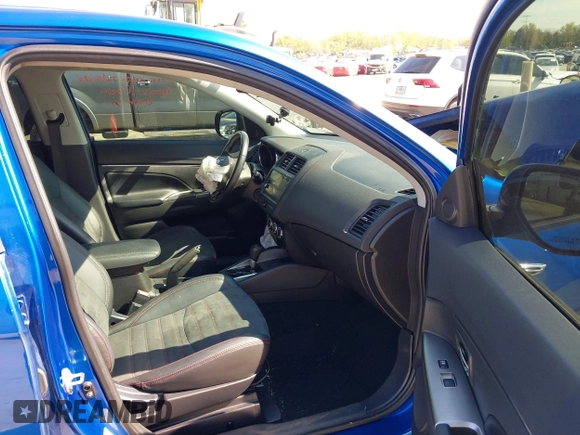 2018 Mitsubishi Outlander SE with VIN JA4AP3AW3JZ019184, listed as a IAAI auction lot 42199106 with 142,884 mi miles and . Bid and sale history available at DreamBid. Image 5.