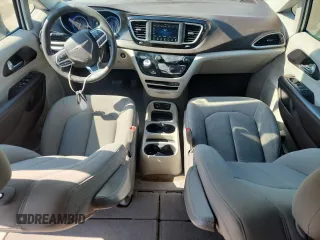 2018 Chrysler Pacifica Touring with VIN 2C4RC1DG0JR168076, listed as a Copart auction lot 62924895 with 125,767 mi miles and Clean title. Bid and sale history available at DreamBid. Image 8.
