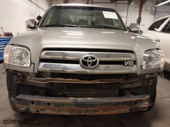 2005 Toyota Tundra SR5 with VIN 5TBBT44155S459077, listed as a IAAI auction lot 41622265 with 210,746 mi miles. Bid and sale history available at carsss.com. Image 6.