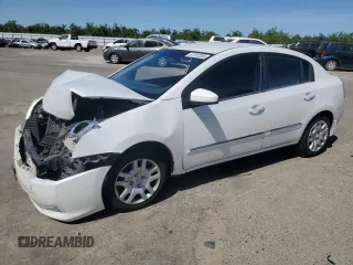 2010 Nissan Sentra S z VIN 3N1AB6AP5AL722326, wystawiony jako Copart lot #57353355 z przebiegiem 124 717 mil mil oraz Szkoda całkowita • Salvage title. Historia ofert i sprzedaży dostępna na DreamBid. Obrazek 1.
