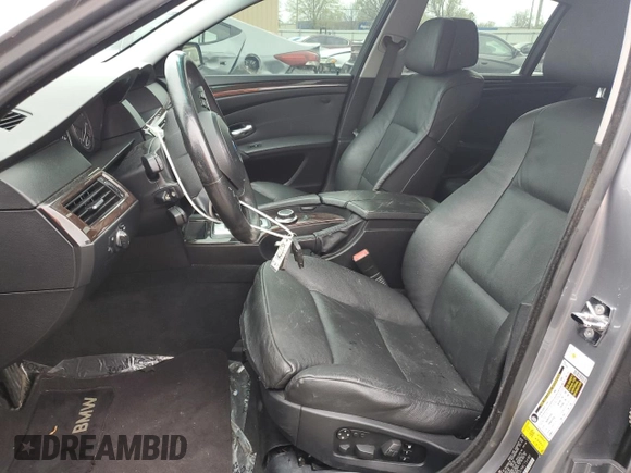 2008 BMW 5 Series 550i z VIN WBANW53598CT54180, wystawiony jako Copart lot #52365055 z przebiegiem 117 343 mil mil oraz Szkoda całkowita • Salvage title. Historia ofert i sprzedaży dostępna na DreamBid. Obrazek 7.