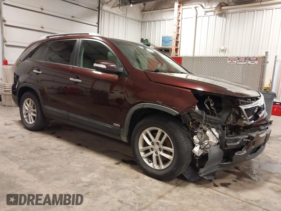 2014 Kia Sorento LX z VIN 5XYKTCA67EG541133, wystawiony jako IAAI lot #42335504 z przebiegiem 83 584 mil mil oraz . Historia ofert i sprzedaży dostępna na DreamBid. Obrazek 1.