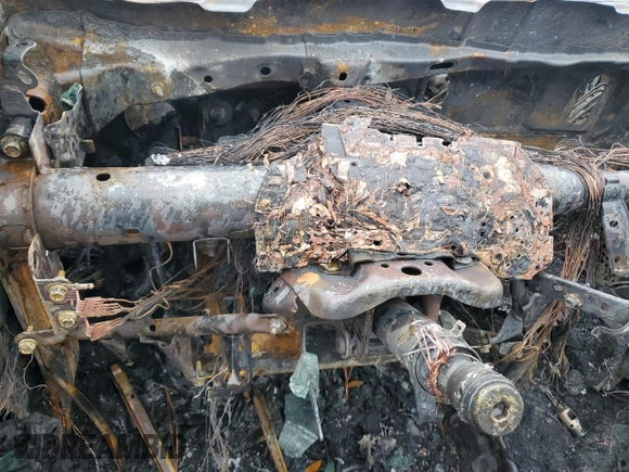 2023 Toyota Camry SE z VIN 4T1G11AK2PU170005, wystawiony jako Copart lot #41634675 z przebiegiem Nie podano mil oraz Nie do naprawy • Non repairable. Historia ofert i sprzedaży dostępna na DreamBid. Obrazek 9.