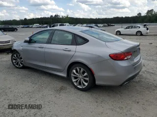 2015 Chrysler 200 S z VIN 1C3CCCBBXFN747271, wystawiony jako Copart lot #54495565 z przebiegiem 136 056 mil mil oraz Szkoda całkowita • Salvage title. Historia ofert i sprzedaży dostępna na DreamBid. Obrazek 2.