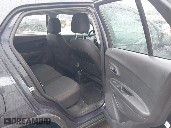 2019 Chevrolet Trax LS with VIN 3GNCJNSB9KL184972, listed as a IAAI auction lot 41724874 with 112,114 mi miles. Bid and sale history available at carsss.com. Image 8.