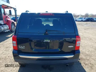 2016 Jeep Patriot Latitude with VIN 1C4NJRFB4GD580484, listed as a IAAI auction lot 42006184 with 178,265 mi miles. Bid and sale history available at carsss.com. Image 16.