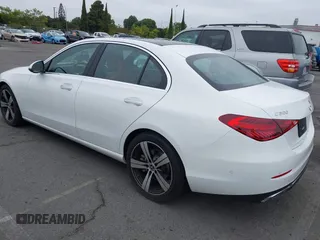 2025 Mercedes-Benz C 300 z VIN W1KAF4HB7SR250324, wystawiony jako IAAI lot #42404658 z przebiegiem 9 117 mil mil oraz . Historia ofert i sprzedaży dostępna na DreamBid. Obrazek 3.