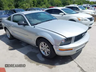 2007 Ford Mustang Deluxe with VIN 1ZVFT80N475296355, listed as a IAAI auction lot 42748184 with 198,104 mi miles and . Bid and sale history available at DreamBid. Image 1.