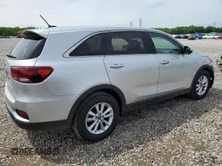 2020 Kia Sorento LX V6 with VIN 5XYPG4A5XLG629985, listed as a Copart auction lot 54002355 with 113,442 mi miles and Clean Title. Bid and sale history available at carsss.com. Image 3.