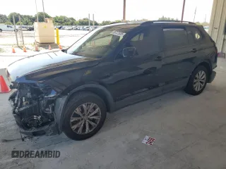 2020 Volkswagen Tiguan S z VIN 3VV1B7AX8LM157667, wystawiony jako Copart lot #56722935 z przebiegiem Nie podano mil oraz Nie do naprawy • Non repairable. Historia ofert i sprzedaży dostępna na DreamBid. Obrazek 1.
