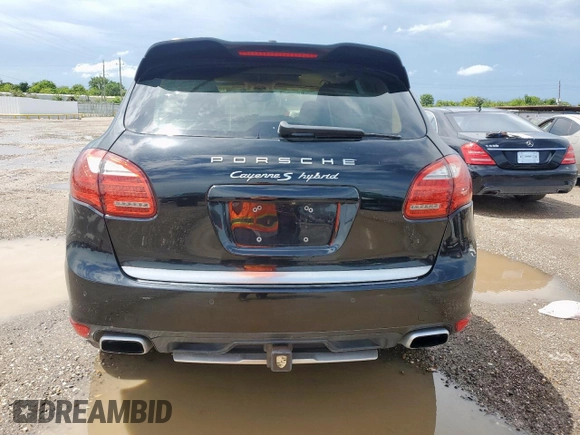 2013 Porsche Cayenne S Hybrid с VIN WP1AE2A20DLA14095, выставлен на аукционе Copart как лот 64215625 с пробегом 148 286 миль миль и Списание • Salvage title. История ставок и продаж доступна на DreamBid. Изображение 6.