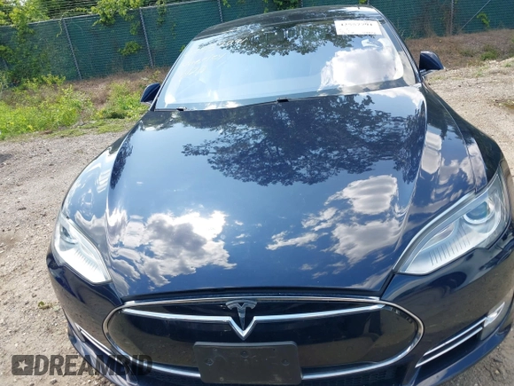 2013 Tesla Model S with VIN 5YJSA1CN0DFP21851, listed as a IAAI auction lot 42557791 with 106,328 mi miles and . Bid and sale history available at DreamBid. Image 6.