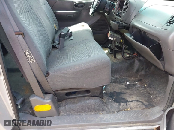 2002 Ford F-150 XL с VIN 1FTRX18L52NB18963, выставлен на аукционе IAAI как лот 42042014 с пробегом 229 262 миль миль и . История ставок и продаж доступна на DreamBid. Изображение 5.
