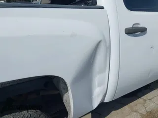 2007 Chevrolet Silverado 1500 1LT with VIN 2GCEC13J471517260, listed as a IAAI auction lot 39369498 with 183,703 mi miles and . Bid and sale history available at DreamBid. Image 12.