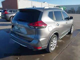 2019 Nissan Rogue SV with VIN KNMAT2MT3KP525060, listed as a IAAI auction lot 41770350 with 123,614 mi miles. Bid and sale history available at carsss.com. Image 4.