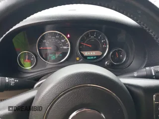 2016 Jeep Wrangler Unlimited Sport z VIN 1C4BJWDG8GL104132, wystawiony jako IAAI lot #41629665 z przebiegiem 86 891 mil mil oraz . Historia ofert i sprzedaży dostępna na DreamBid. Obrazek 7.