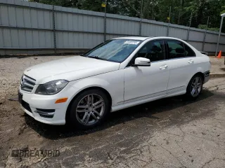 2013 Mercedes-Benz C 300 Sport z VIN WDDGF8AB9DG080980, wystawiony jako Copart lot #59307245 z przebiegiem 195 178 mil mil oraz Szkoda całkowita • Salvage title. Historia ofert i sprzedaży dostępna na DreamBid. Obrazek 1.