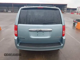 2010 Chrysler Town & Country Touring z VIN 2A4RR5D13AR456900, wystawiony jako IAAI lot #42125829 z przebiegiem 251 276 mil mil oraz . Historia ofert i sprzedaży dostępna na DreamBid. Obrazek 16.