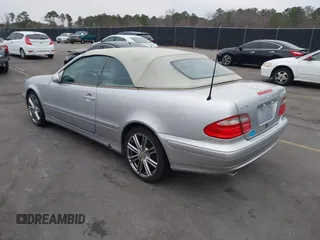 2001 Mercedes-Benz CLK 320 z VIN WDBLK65G81T083711, wystawiony jako IAAI lot #41197334 z przebiegiem 215 544 mil mil oraz . Historia ofert i sprzedaży dostępna na DreamBid. Obrazek 3.
