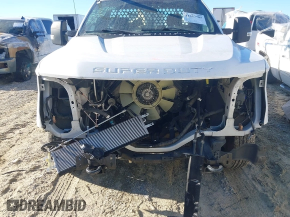 2019 Ford F-350 with VIN 1FDBF3A65KED19570, listed as a IAAI auction lot 41627705 with 158,017 mi miles and . Bid and sale history available at DreamBid. Image 6.