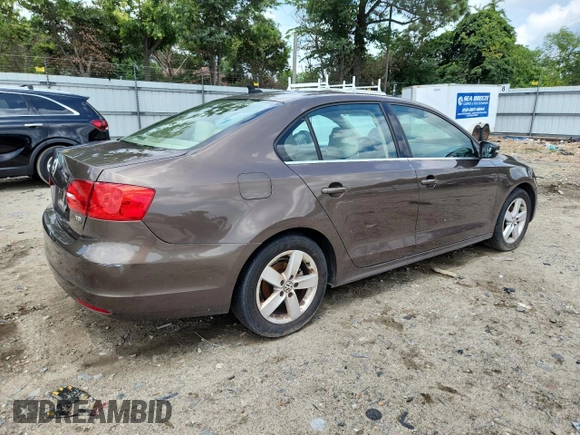 2014 Volkswagen Jetta TDI w/Premium with VIN 3VW3L7AJ9EM303218, listed as a Copart auction lot 64261985 with 187,371 mi miles and Clean title. Bid and sale history available at DreamBid. Image 3.
