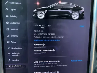 2017 Tesla Model S 60 with VIN 5YJSA1E15HF219286, listed as a Copart auction lot 84771024 with 43,259 mi miles and Salvage title. Bid and sale history available at DreamBid. Image 8.