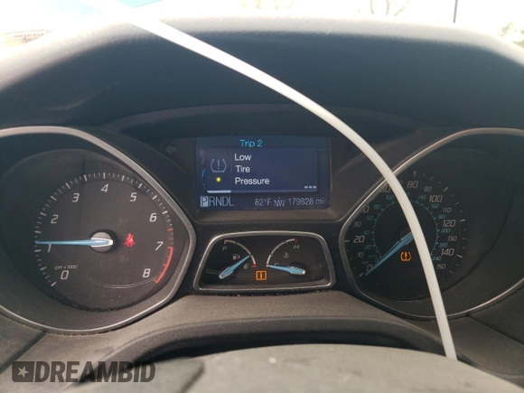 2012 Ford Focus SE z VIN 1FAHP3F22CL267562, wystawiony jako Copart lot #53556895 z przebiegiem 179 828 mil mil oraz Szkoda całkowita • Salvage title. Historia ofert i sprzedaży dostępna na DreamBid. Obrazek 9.