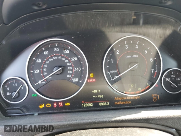 2015 BMW 3 Series 328i xDrive z VIN WBA3B3C58FF546354, wystawiony jako Copart lot #58496385 z przebiegiem 123 092 mil mil oraz Szkoda całkowita • Salvage title. Historia ofert i sprzedaży dostępna na DreamBid. Obrazek 9.