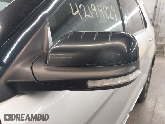 2014 Ford Explorer XLT z VIN 1FM5K8D8XEGA15680, wystawiony jako IAAI lot #42194829 z przebiegiem 179 946 mil mil oraz . Historia ofert i sprzedaży dostępna na DreamBid. Obrazek 12.